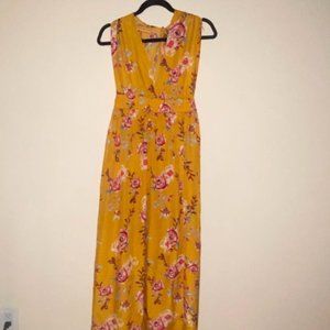 Never Worn- America & Beyond Plunge Top Yellow Maxi